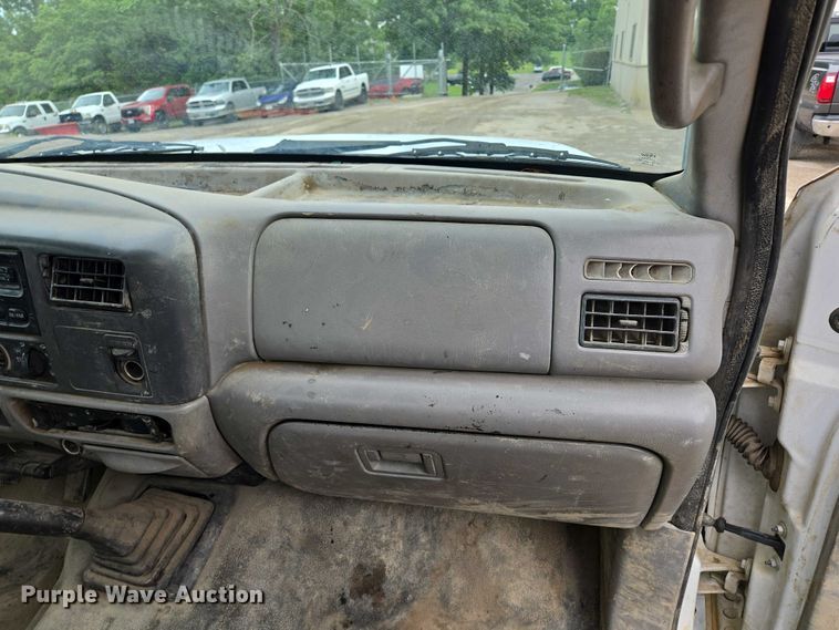 image for item EF1515 2000 Ford F550 Super Duty flatbed truck