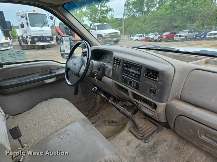 image for item EF1515 2000 Ford F550 Super Duty flatbed truck