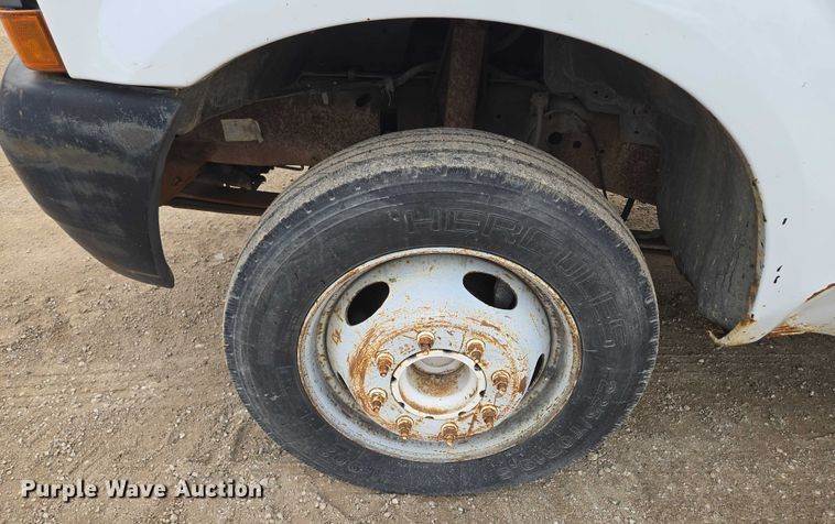 image for item EF1515 2000 Ford F550 Super Duty flatbed truck