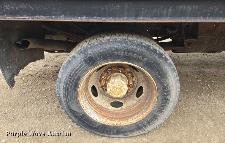 image for item EF1515 2000 Ford F550 Super Duty flatbed truck