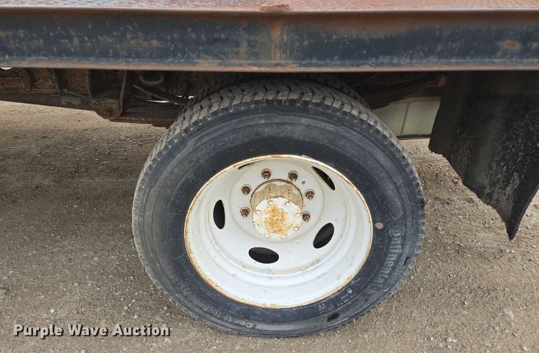 image for item EF1515 2000 Ford F550 Super Duty flatbed truck