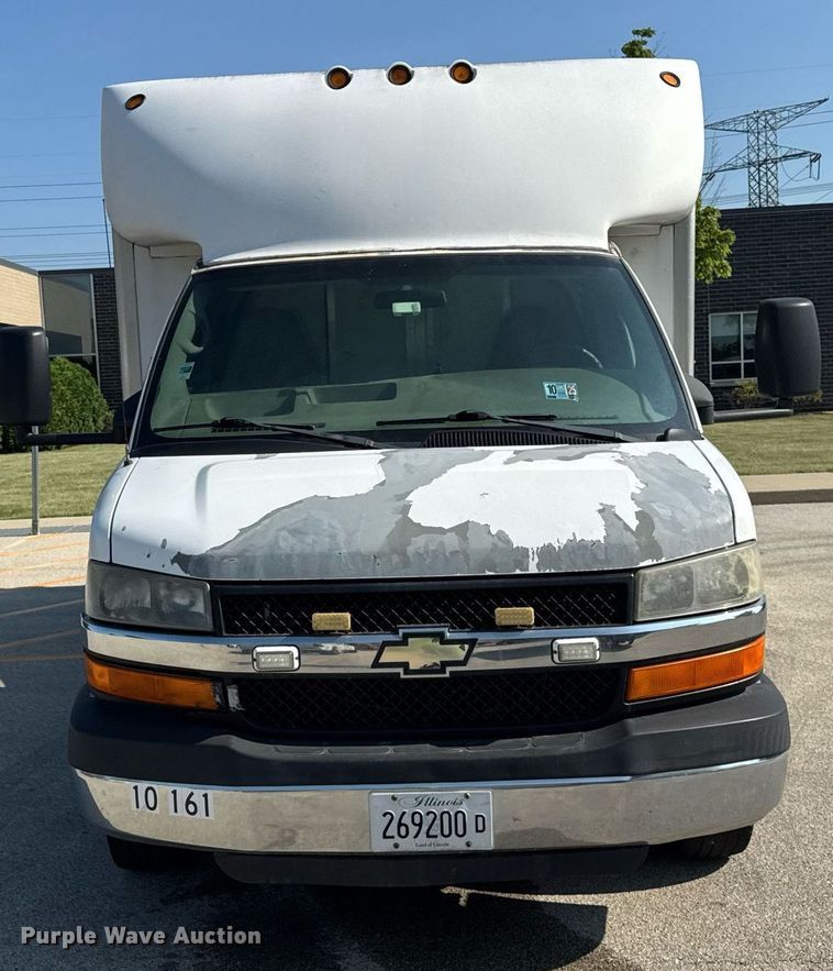 image for item EF2052 2007 Chevrolet Express box truck