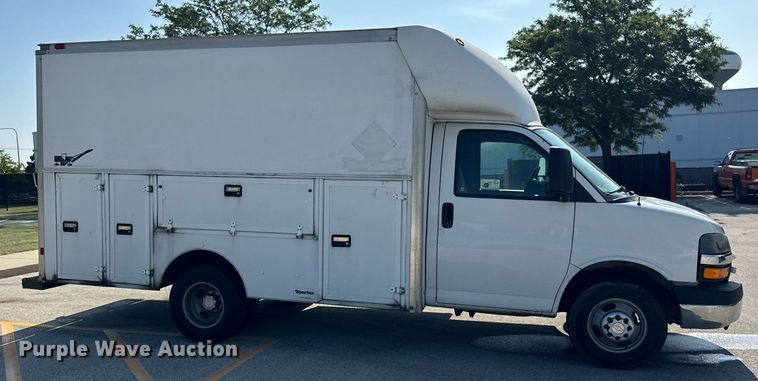 image for item EF2052 2007 Chevrolet Express box truck