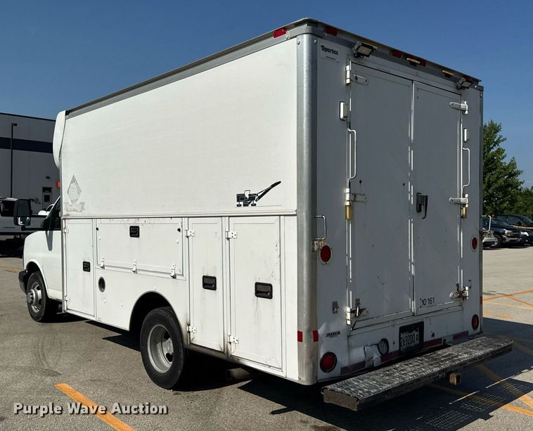 image for item EF2052 2007 Chevrolet Express box truck
