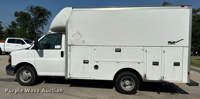 image for item EF2052 2007 Chevrolet Express box truck