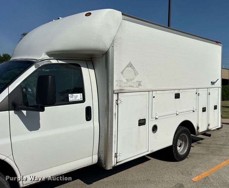 image for item EF2052 2007 Chevrolet Express box truck