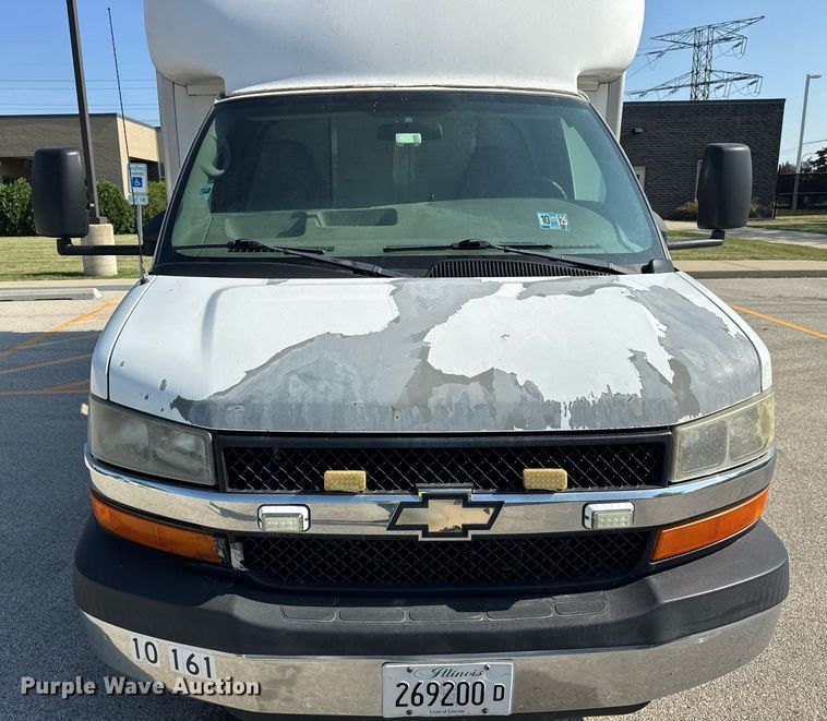 image for item EF2052 2007 Chevrolet Express box truck