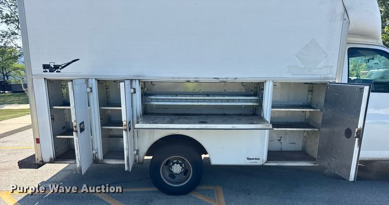 image for item EF2052 2007 Chevrolet Express box truck