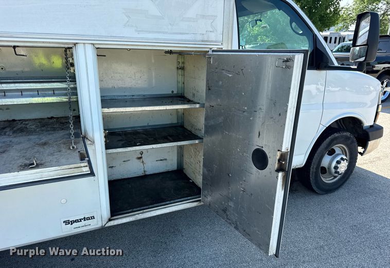 image for item EF2052 2007 Chevrolet Express box truck
