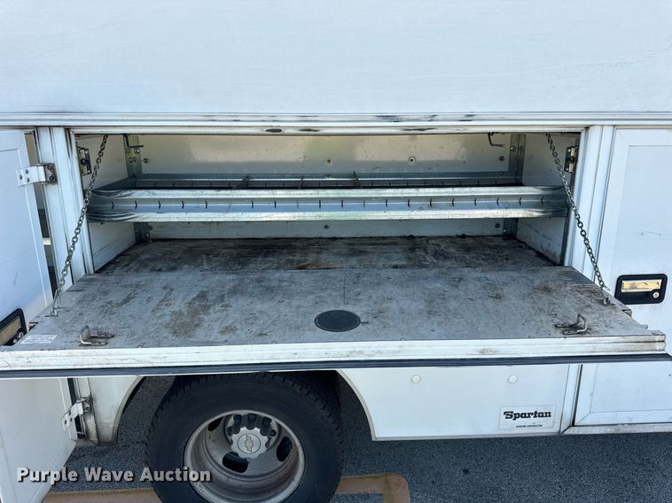 image for item EF2052 2007 Chevrolet Express box truck