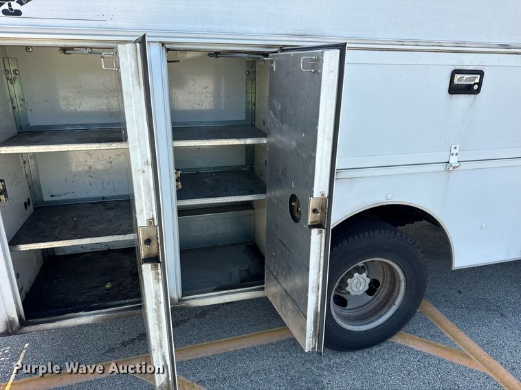 image for item EF2052 2007 Chevrolet Express box truck