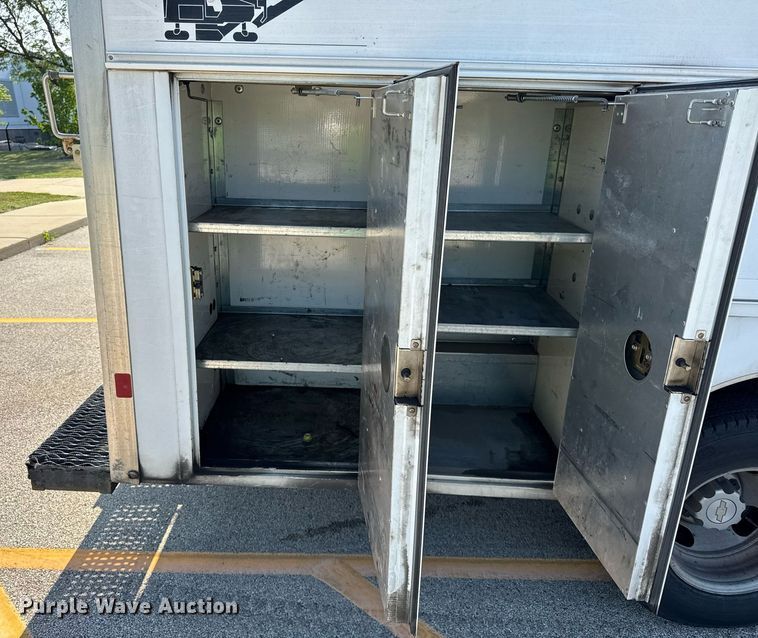 image for item EF2052 2007 Chevrolet Express box truck