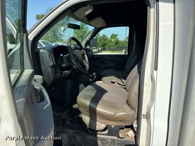 image for item EF2052 2007 Chevrolet Express box truck