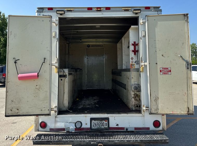 image for item EF2052 2007 Chevrolet Express box truck