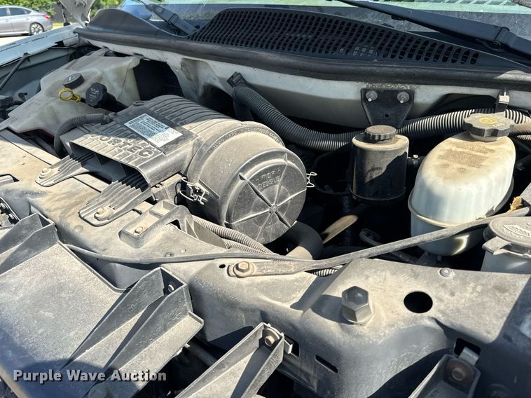 image for item EF2052 2007 Chevrolet Express box truck