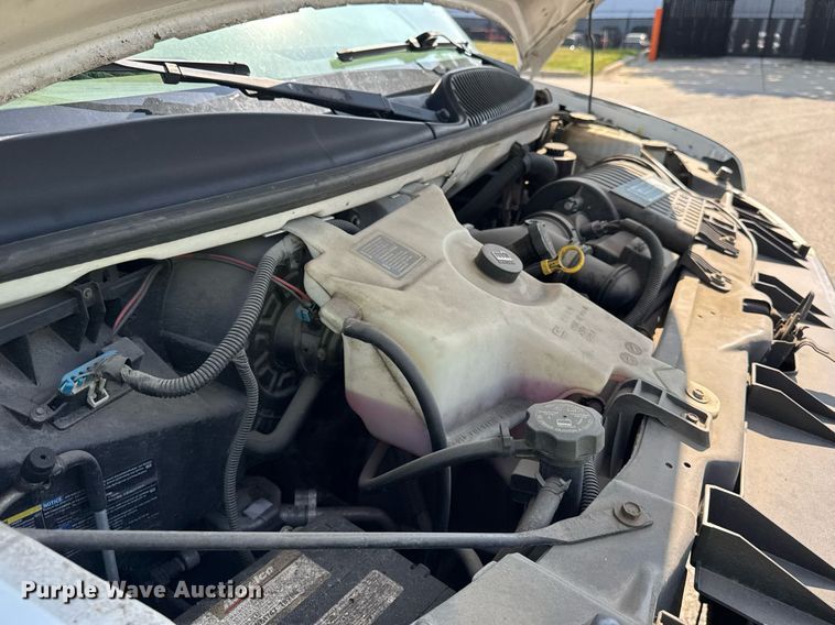 image for item EF2052 2007 Chevrolet Express box truck