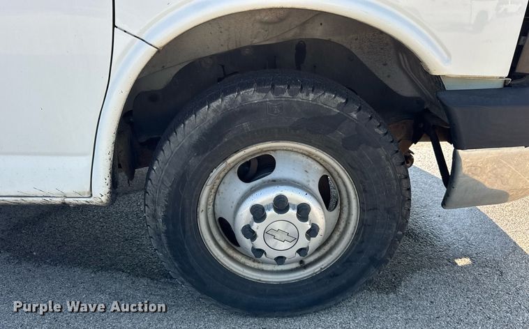 image for item EF2052 2007 Chevrolet Express box truck