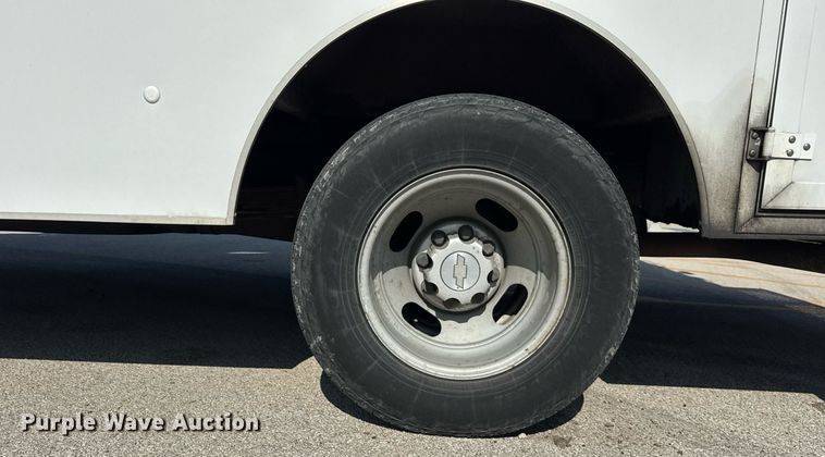 image for item EF2052 2007 Chevrolet Express box truck