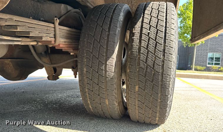 image for item EF2052 2007 Chevrolet Express box truck