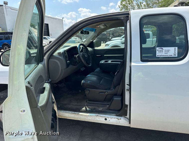 image for item EF2059 2012 Chevrolet Silverado 1500 Ext. Cab pickup truck