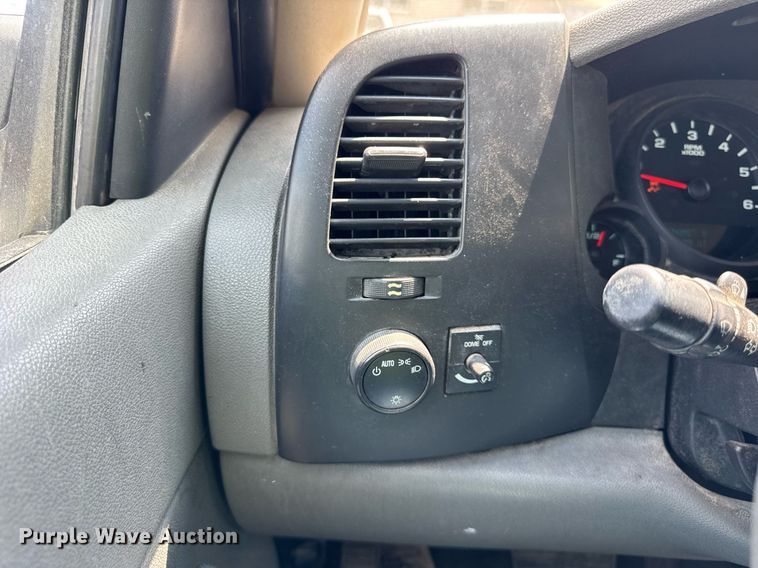 image for item EF2059 2012 Chevrolet Silverado 1500 Ext. Cab pickup truck