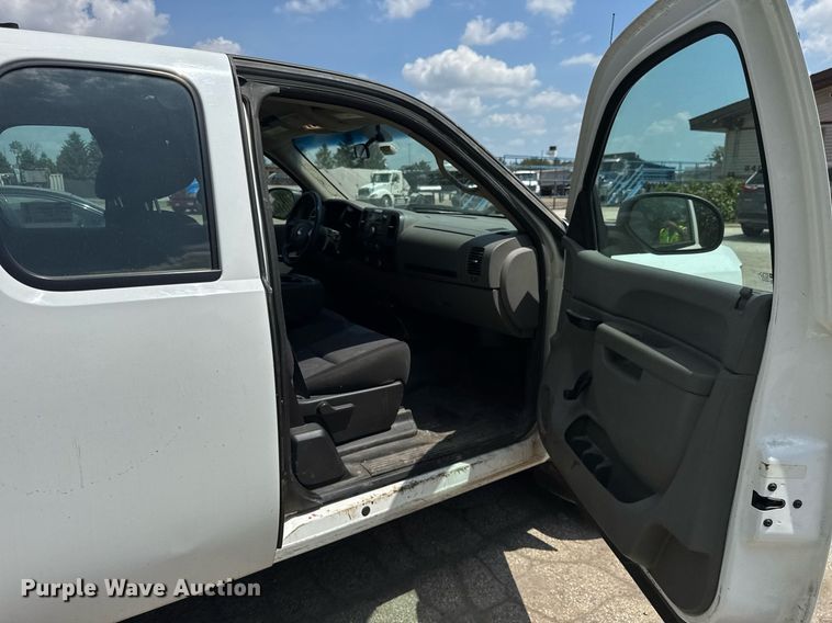 image for item EF2059 2012 Chevrolet Silverado 1500 Ext. Cab pickup truck