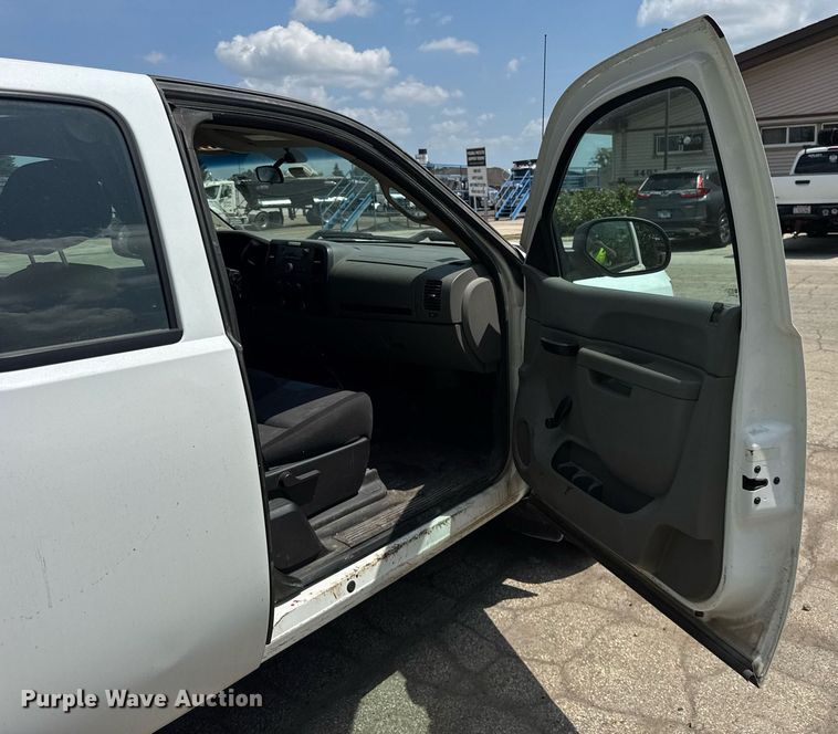image for item EF2059 2012 Chevrolet Silverado 1500 Ext. Cab pickup truck