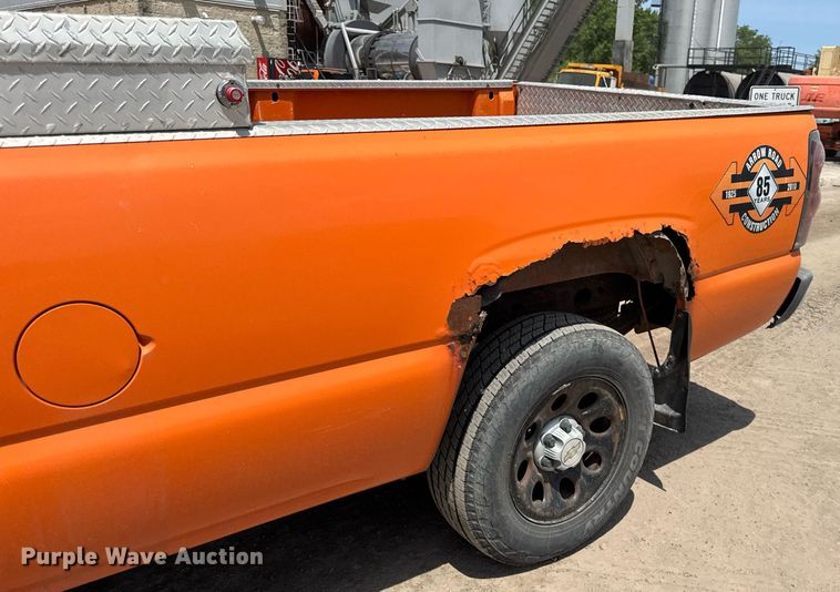 image for item EF2061 2006 Chevrolet Silverado 1500 pickup truck