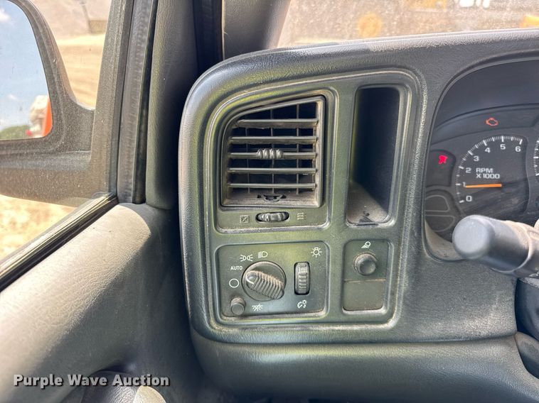 image for item EF2061 2006 Chevrolet Silverado 1500 pickup truck