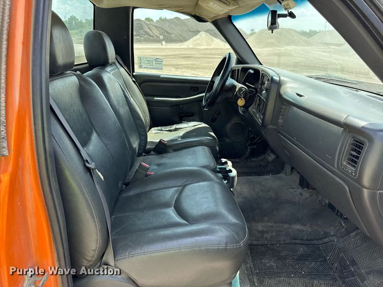 image for item EF2061 2006 Chevrolet Silverado 1500 pickup truck