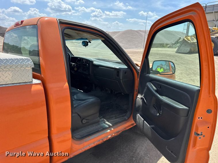 image for item EF2061 2006 Chevrolet Silverado 1500 pickup truck