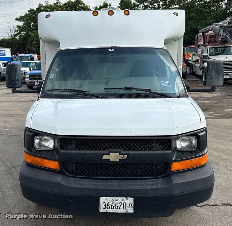 image for item EF2069 2007 Chevrolet Express box truck