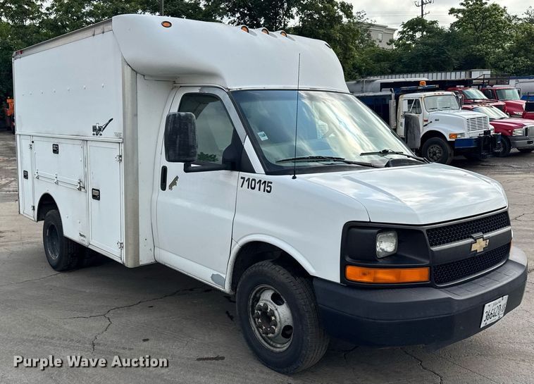 image for item EF2069 2007 Chevrolet Express box truck