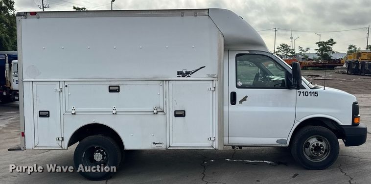 image for item EF2069 2007 Chevrolet Express box truck