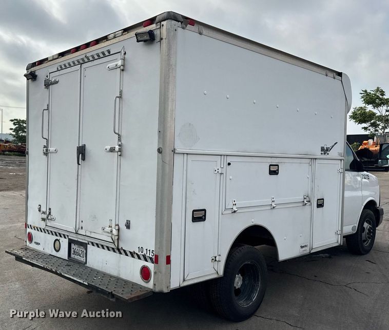 image for item EF2069 2007 Chevrolet Express box truck