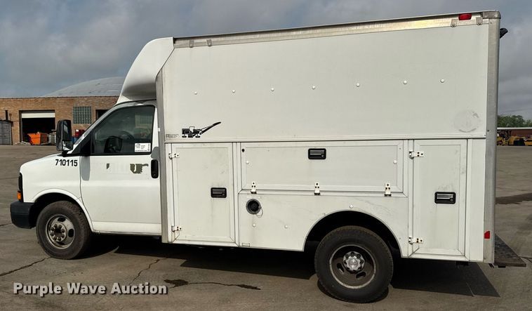image for item EF2069 2007 Chevrolet Express box truck