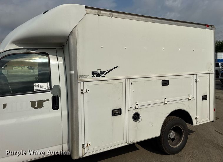 image for item EF2069 2007 Chevrolet Express box truck