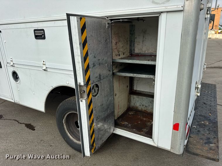 image for item EF2069 2007 Chevrolet Express box truck