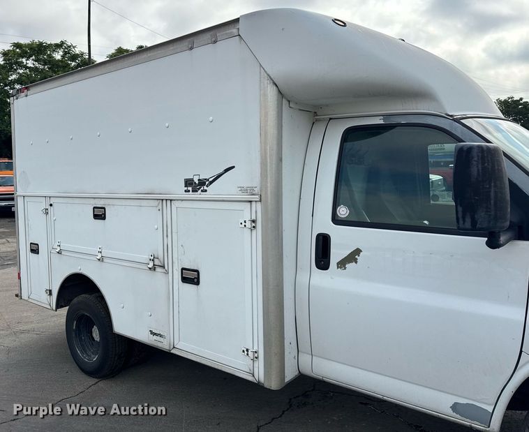 image for item EF2069 2007 Chevrolet Express box truck