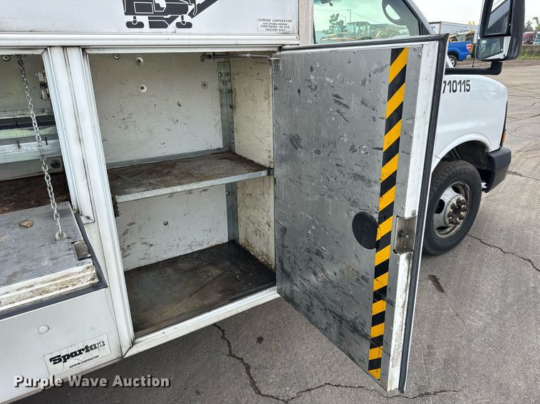 image for item EF2069 2007 Chevrolet Express box truck