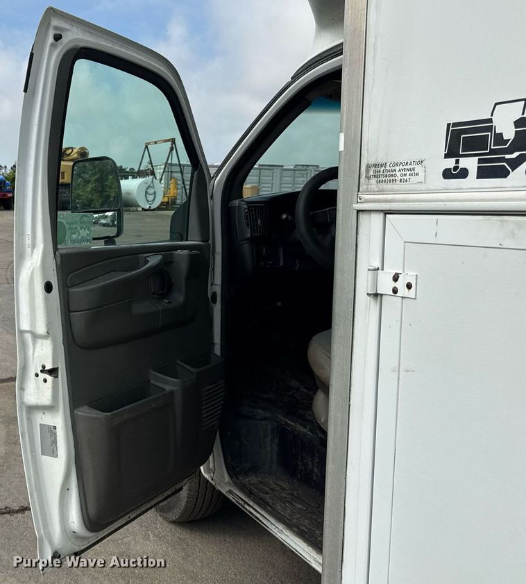 image for item EF2069 2007 Chevrolet Express box truck