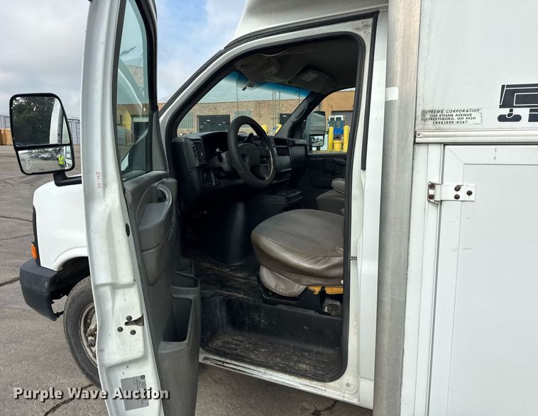 image for item EF2069 2007 Chevrolet Express box truck