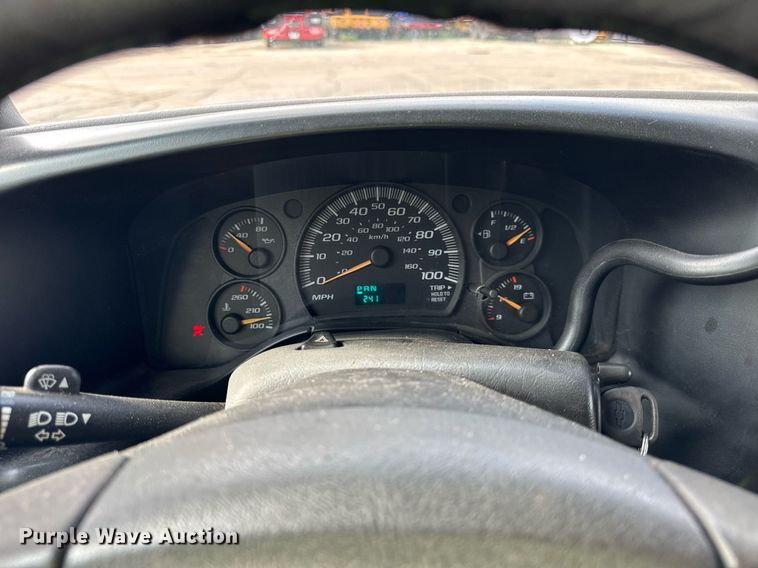 image for item EF2069 2007 Chevrolet Express box truck