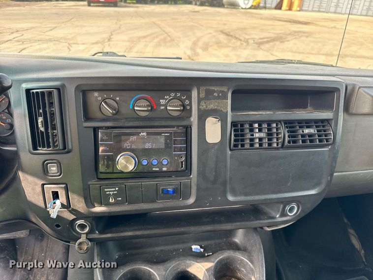 image for item EF2069 2007 Chevrolet Express box truck