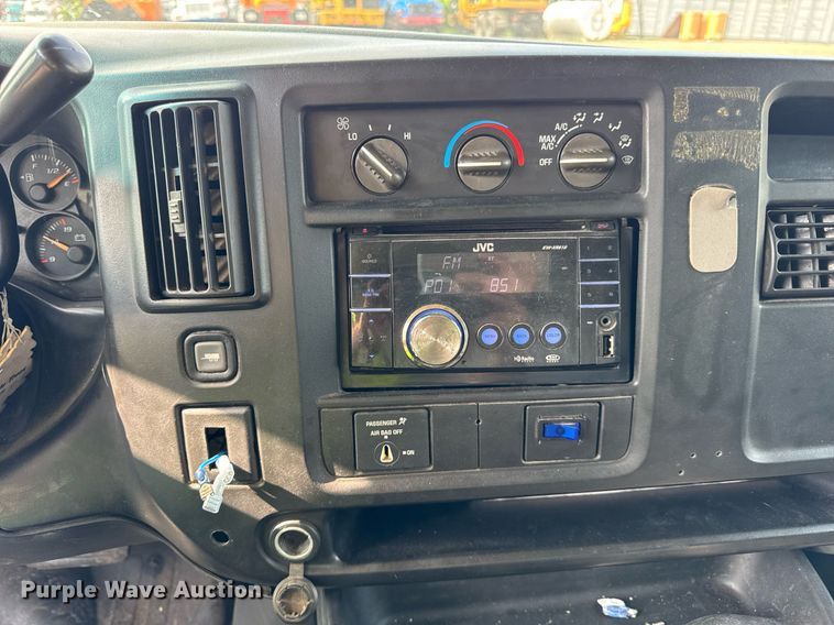 image for item EF2069 2007 Chevrolet Express box truck