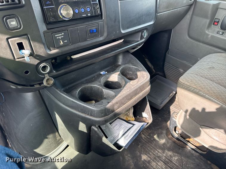 image for item EF2069 2007 Chevrolet Express box truck