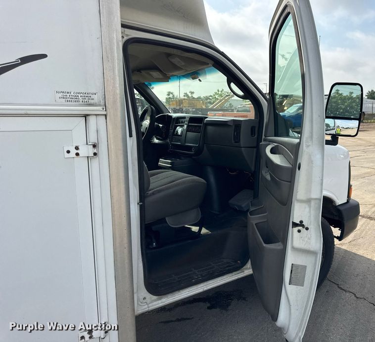 image for item EF2069 2007 Chevrolet Express box truck