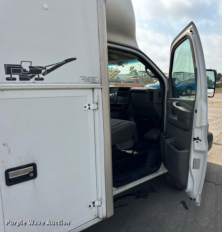 image for item EF2069 2007 Chevrolet Express box truck