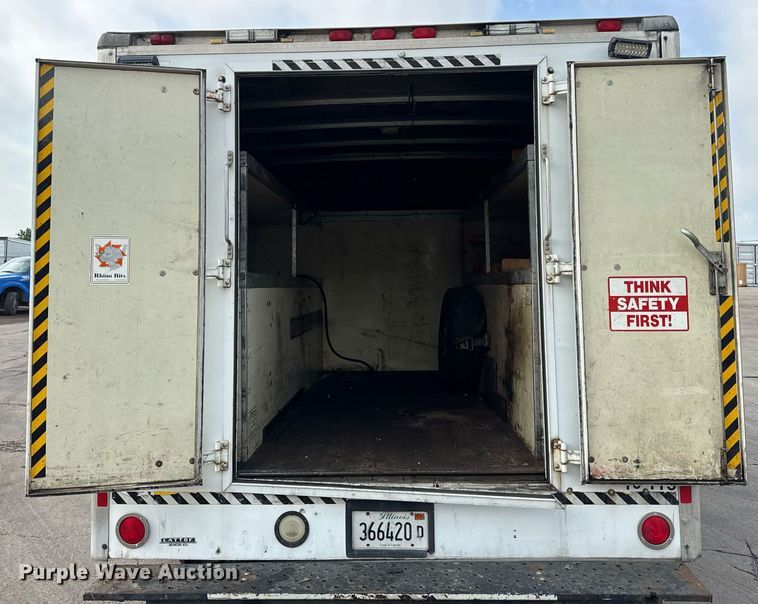 image for item EF2069 2007 Chevrolet Express box truck