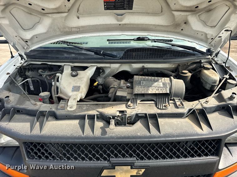 image for item EF2069 2007 Chevrolet Express box truck